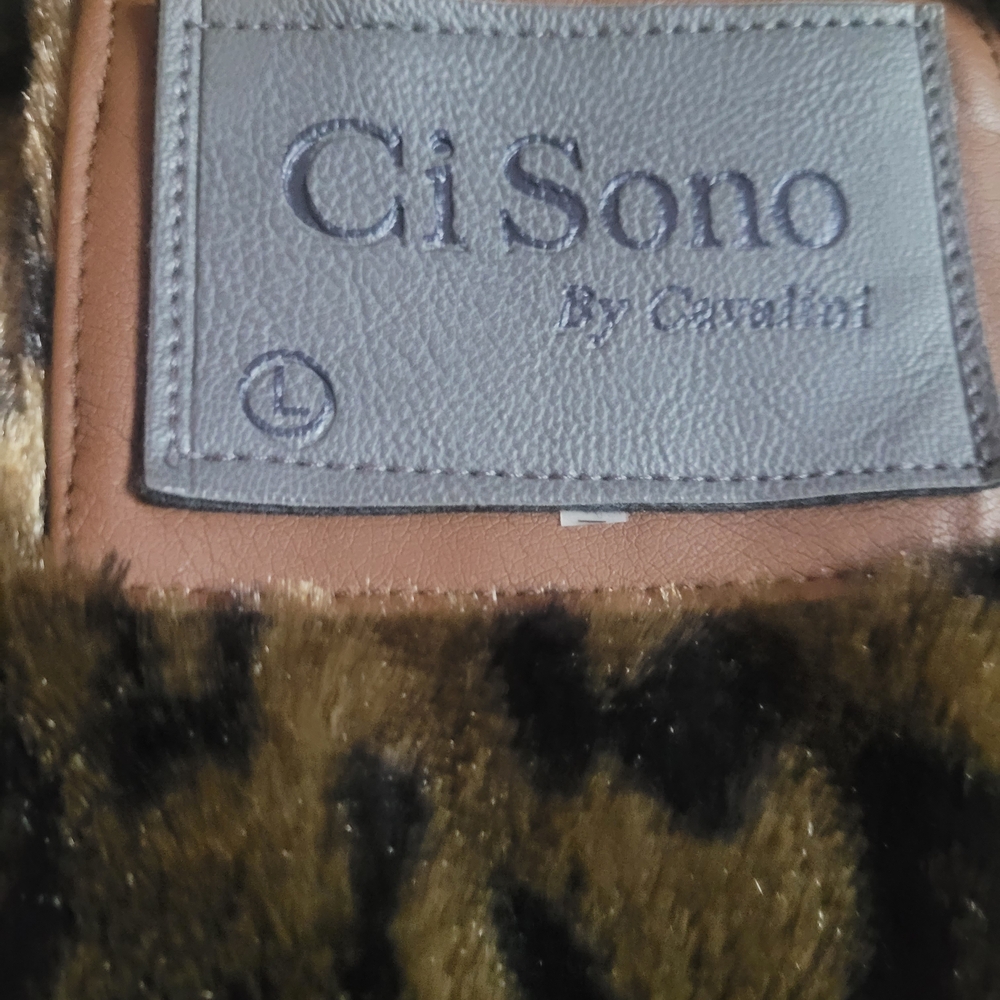 Chic Brown Leather Jacket With Silver Zipper - image 6